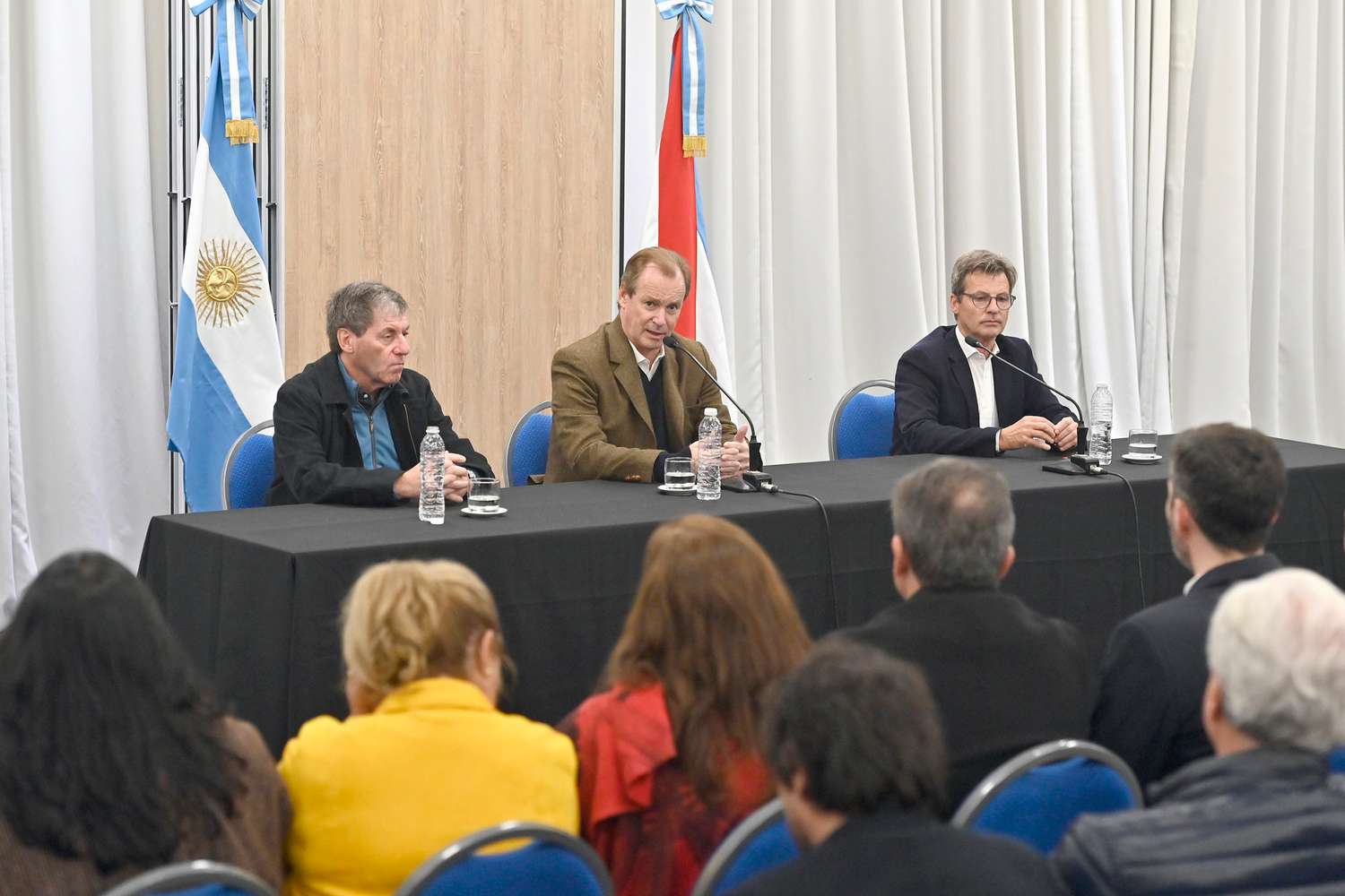 Para escuelas de Gualeguay y otras ciudades el gobernador firmó contratos para obras