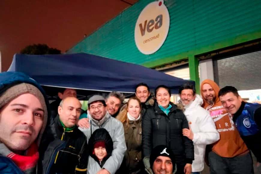 Supermercado VEA: empleados acampan para evitar el cierre