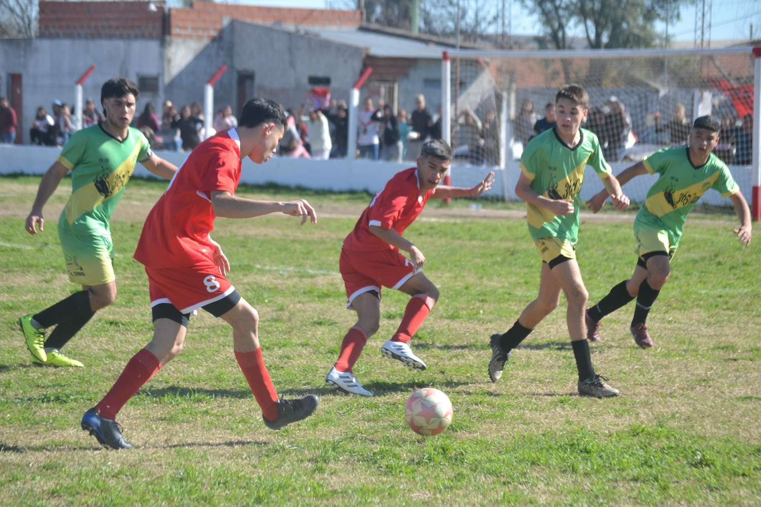 En el estadio "Alejandro Villanueva" y por el Provincial Juvenil Sub-17 se enfrentaron Quilmes y Urquiza, en el clásico del Cuarto Cuartel y la victoria fue para los auriverdes dirigidos por Carlos Gómez Vuoto por 3-2