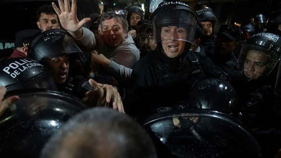 El FdT repudió la represión de la Policía porteña y se solidarizó con Máximo Kirchner