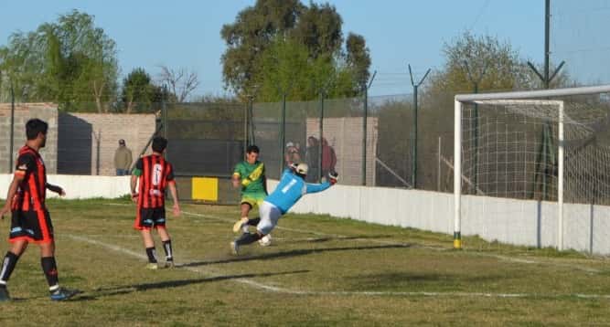Gran partido de Facundo Bustamante que además se hizo presente en el marcador para el triunfo de Urquiza sobre Gualeguay Central por 3-1.