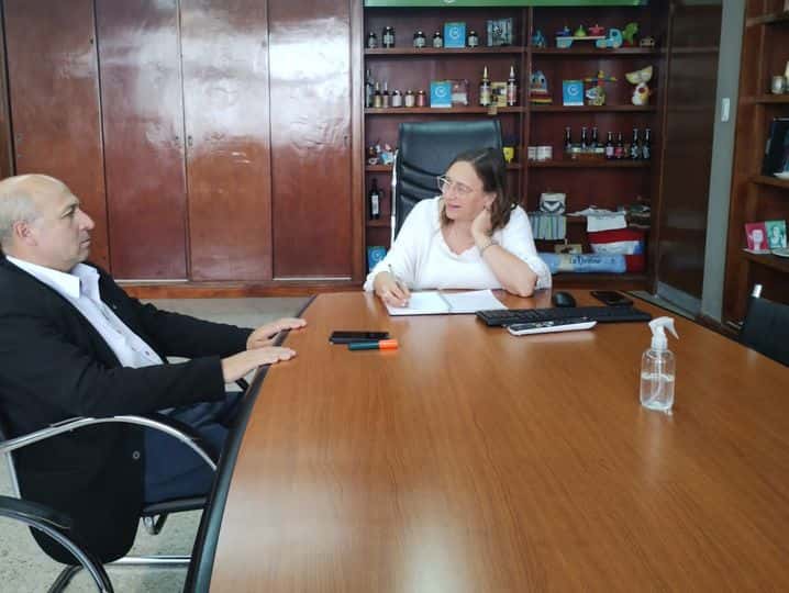 La ministra Marisa Paira recibió al intendente de GeneralGalarza, Fabián Menescardi, con quien dialogó acerca de la obra del nuevo playón deportivo, espacio que contará además con un gimnasio a cielo abierto.
