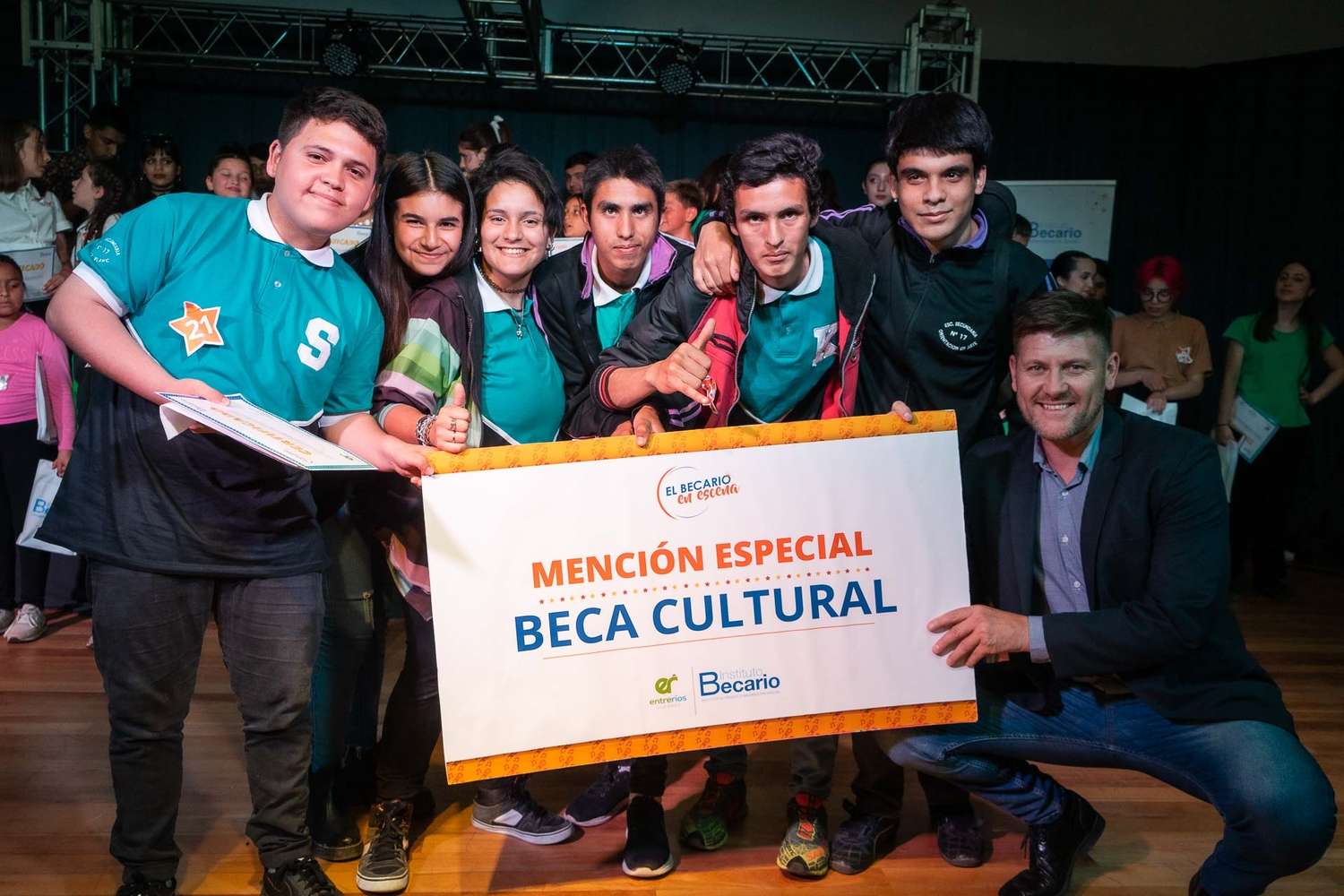 El Becario realiza la última gala del año para la asignación de becas culturales