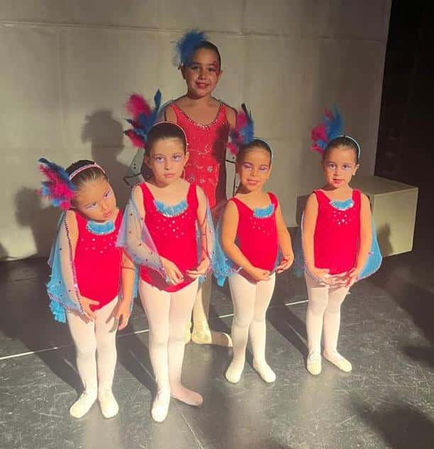 La Escuela de Baile “Deboules” presentó su festival “Alicia en el país de las maravillas”