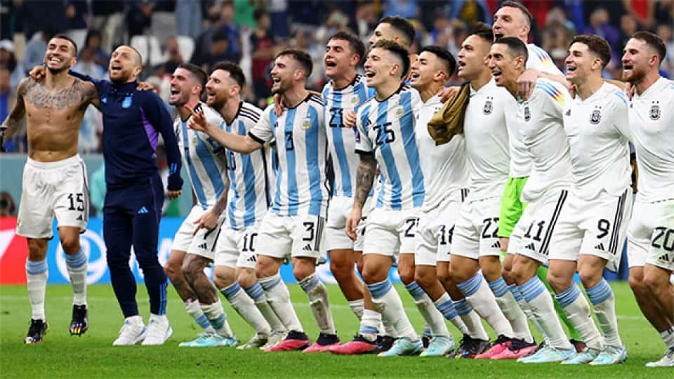Argentina jugará la final con la casaca celeste y blanca como en 1978 y 1986.