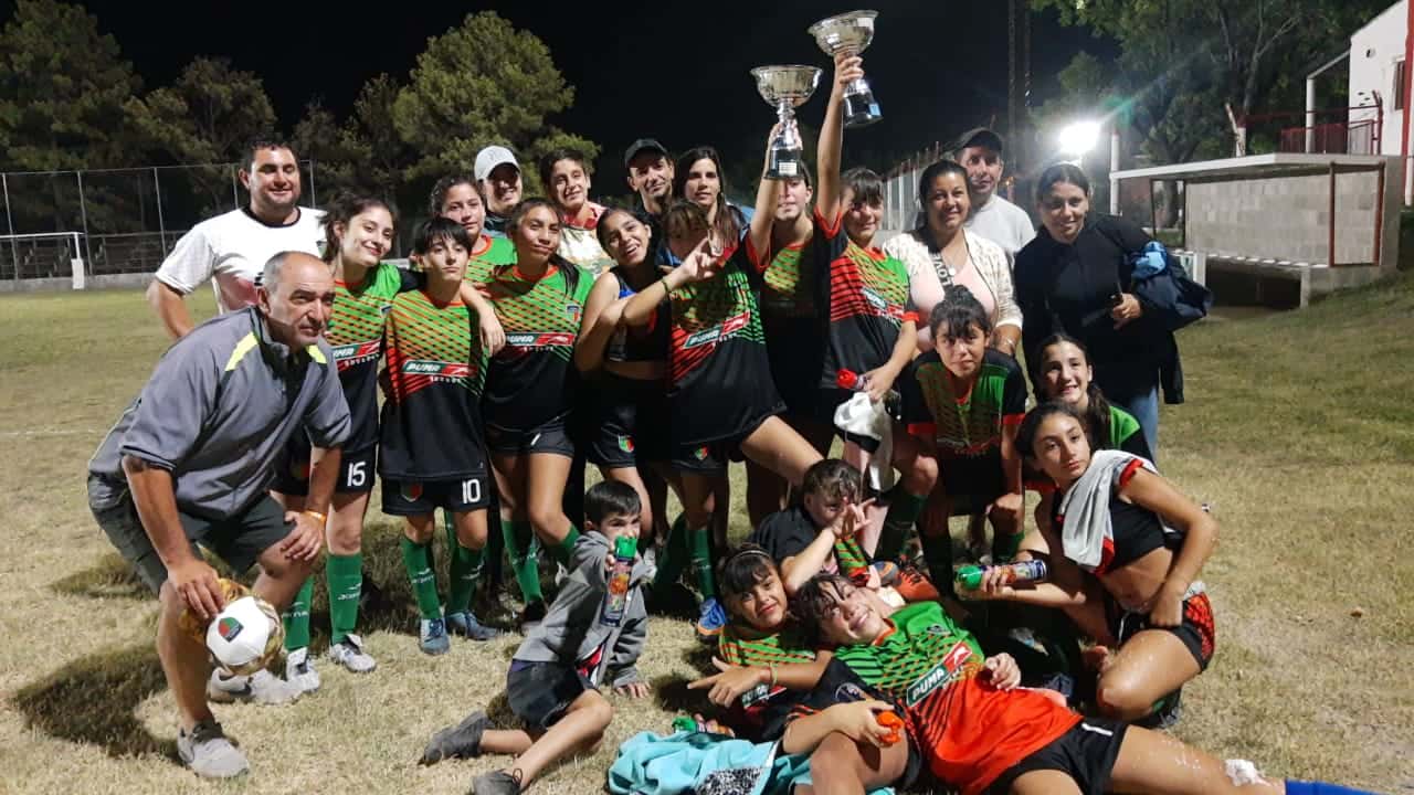 Fútbol Femenino : gran actuación de la Aldea Asunción en Colón