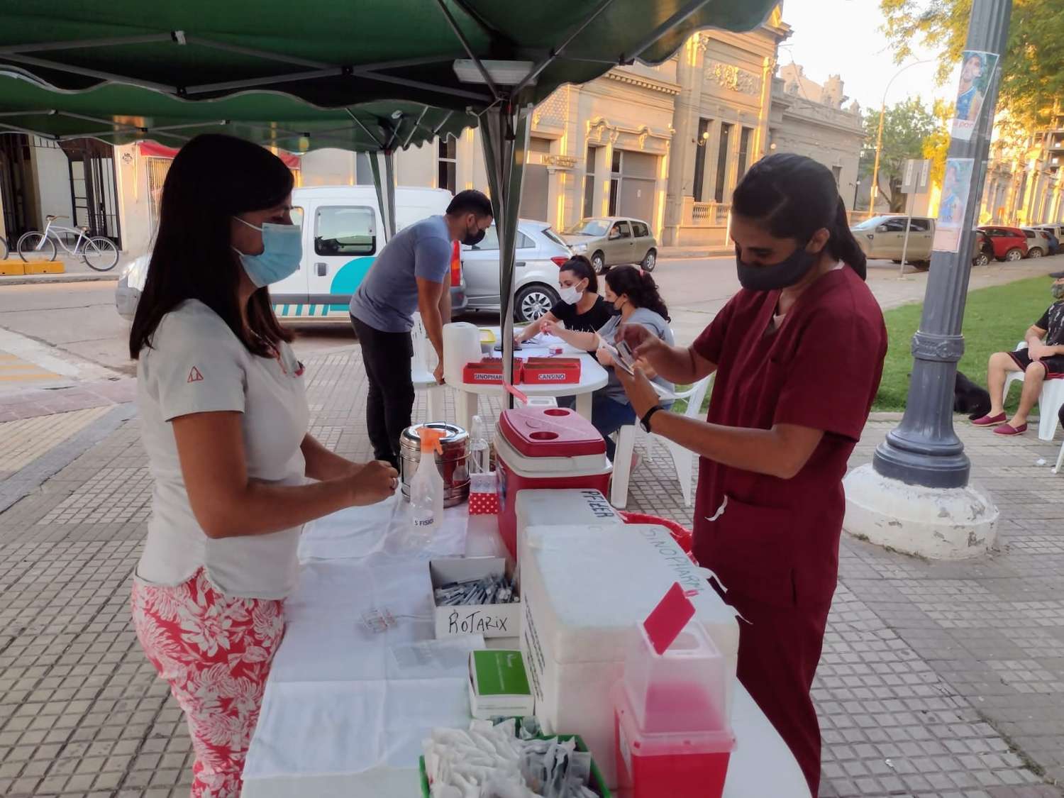 Covid: jornada de vacunación en plaza Constitución