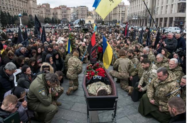Multitudinario funeral en Ucrania para despedir al soldado "Da Vinci" como un héroe de la guerra