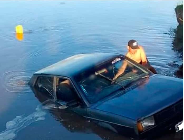 Fue a pescar y su auto cayó al río Gualeguay: lograron rescatarlo a tiempo