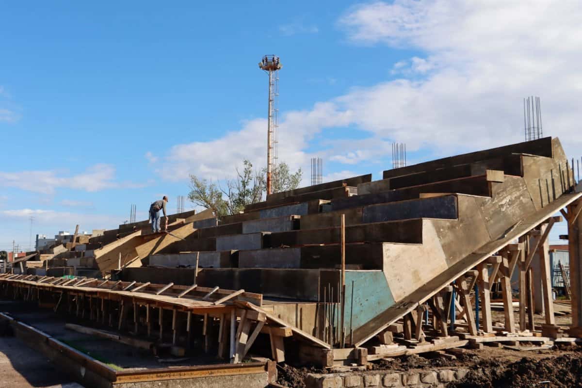 Gualeguaychú: se construye la décima tribuna del Corsódromo
