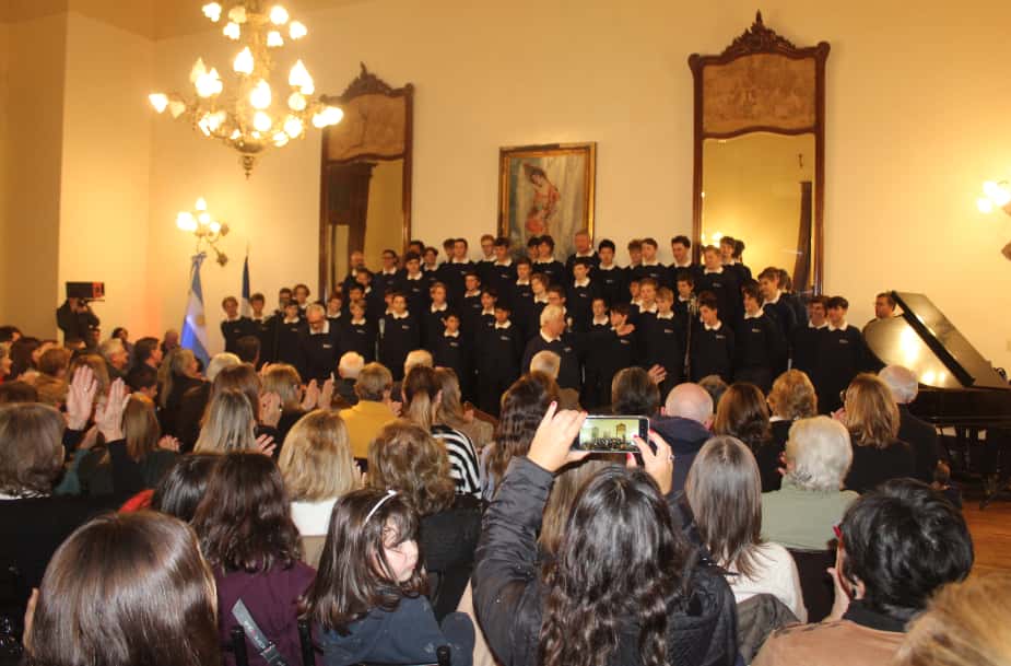 Los Niños Cantores de París se presentaron en Gualeguay