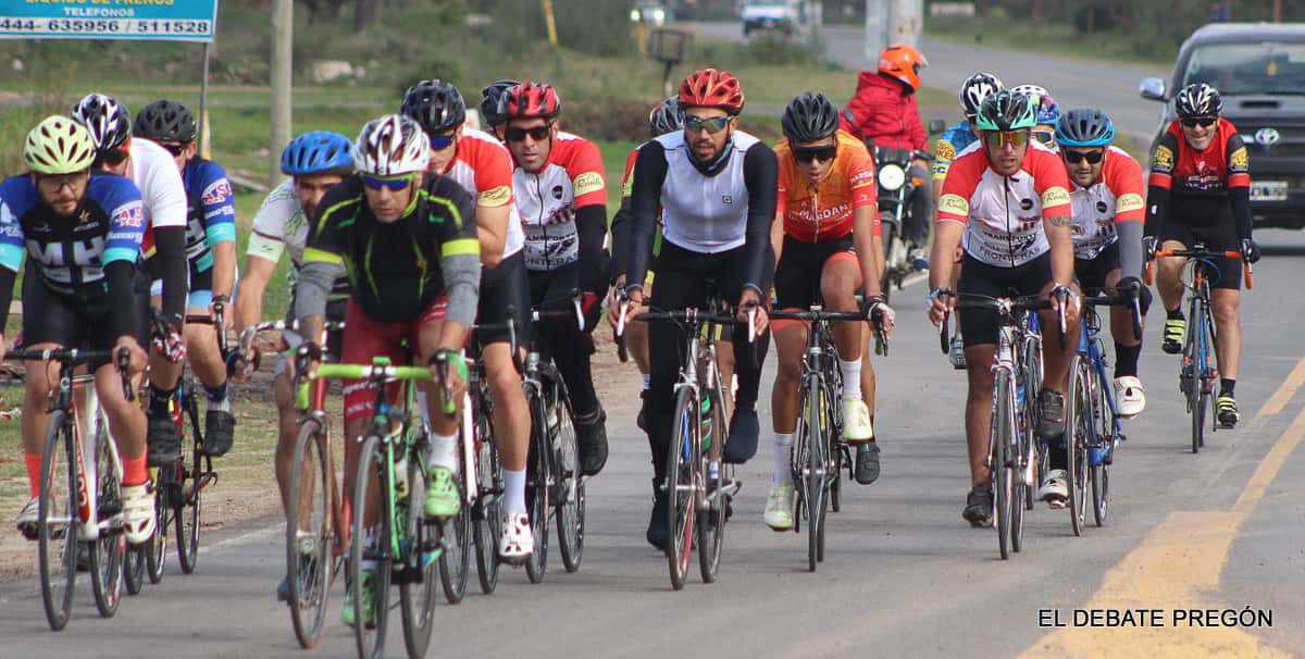 Gran cantidad de pedalistas de distintos puntos de la provincia y del país se dieron cita para una nueva edición de ciclismo de ruta "Camino a Puerto Ruiz". La gráfica es más que elocuente de la cantidad de participantes.