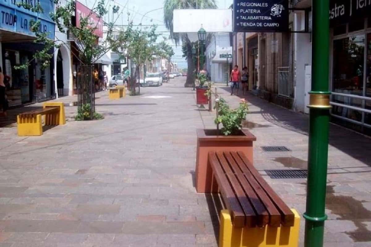 Un joven cayó de un departamento en plena peatonal de Concepción del Uruguay