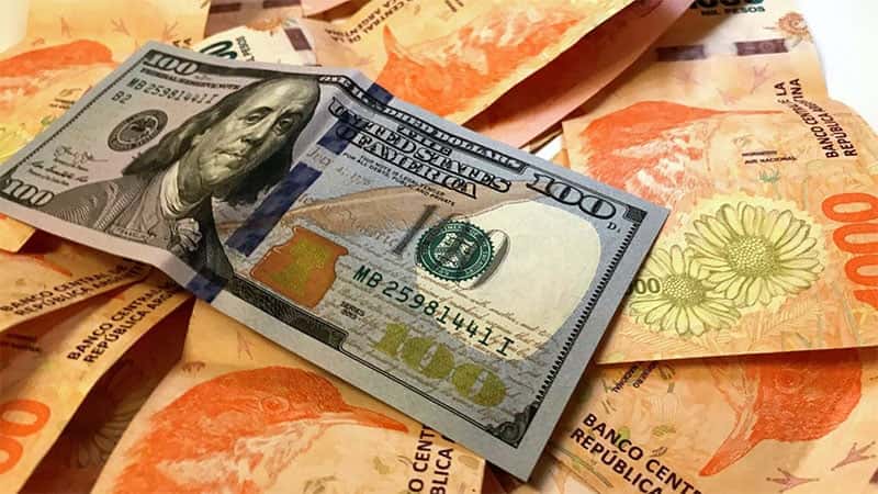El dólar informal cerró la semana en alza y el Central volvió a comprar divisas