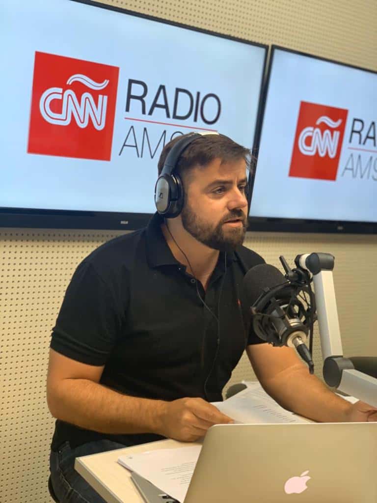 Joaquín Pinasco, destacado periodista en diferentes medios.
La comunicación, su centro en la vida laboral