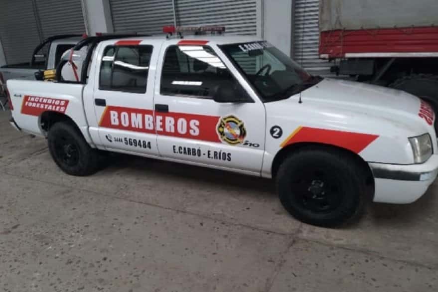 Enrique Carbó :aduana donó un móvil a los Bomberos Voluntarios