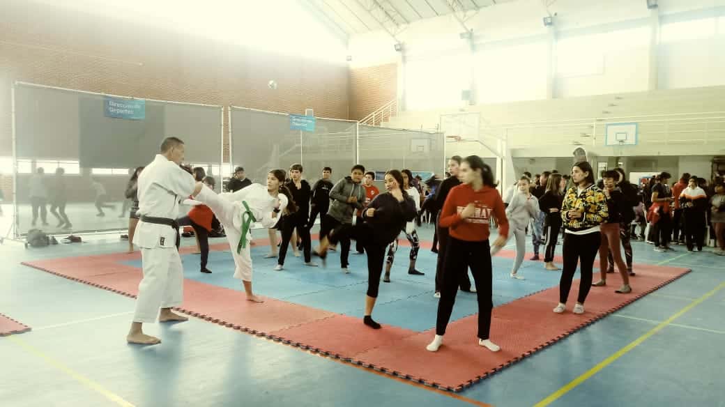 Es febril la actividad de la Escuela de Karate-Do que dirige el Sensei Ricardo Sena trabajando arduamente para organizar el Torneo Nacional a llevarse a cabo en el estadio "Oscar Capurro" el venidero 24 de Setiembre.