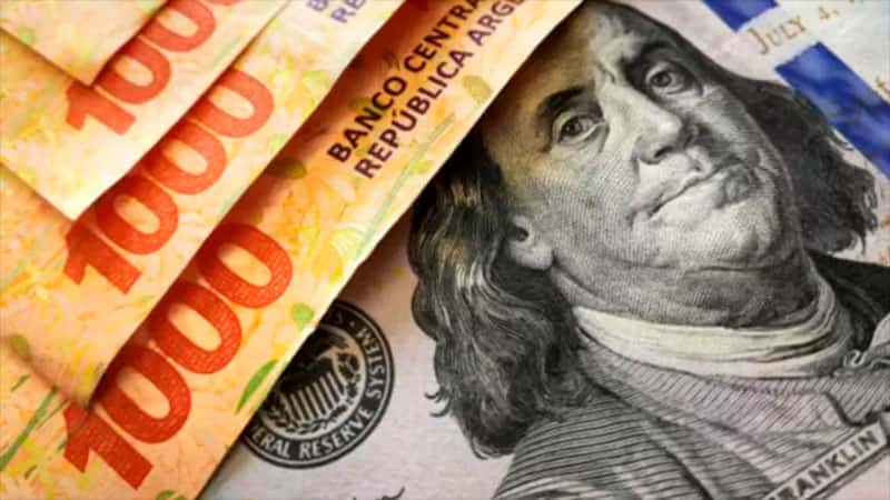 El dólar blue subió tras fuertes bajas y cerró la semana debajo de los $1.000