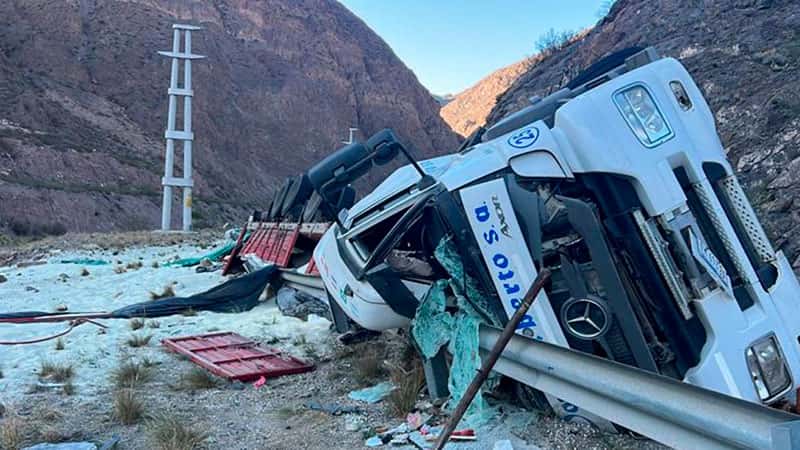 Camionero de Gualeguaychú manejaba alcoholizado y volcó en Mendoza