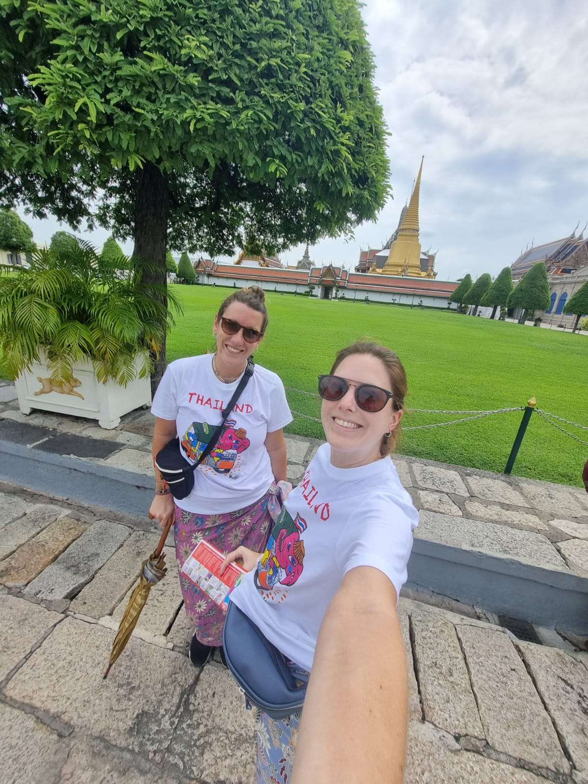 Palacio de los reyes en Bangkok. A pesar del calor, debíamos entrar tapando hombros y piernas-