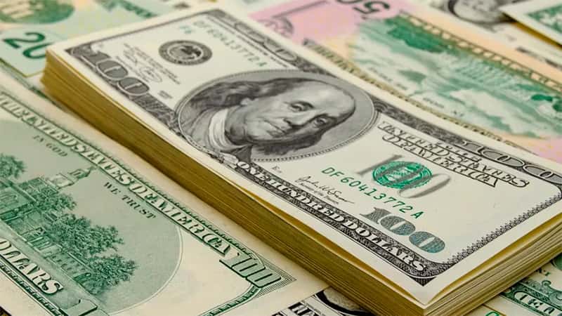 imagen El dólar blue comenzó la semana en baja: cayó $20 y cerró a $935