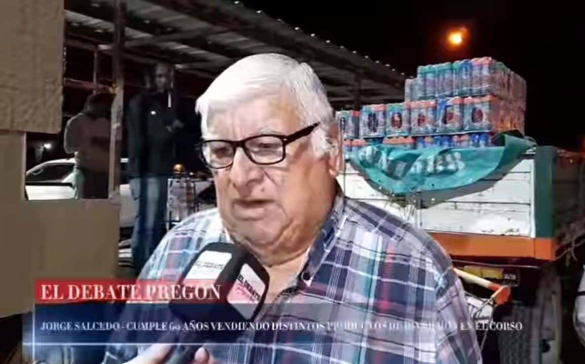 Jorge Salcedo, cumple 60 años vendiendo distintos productos de diversión en el Corso de Gualeguay