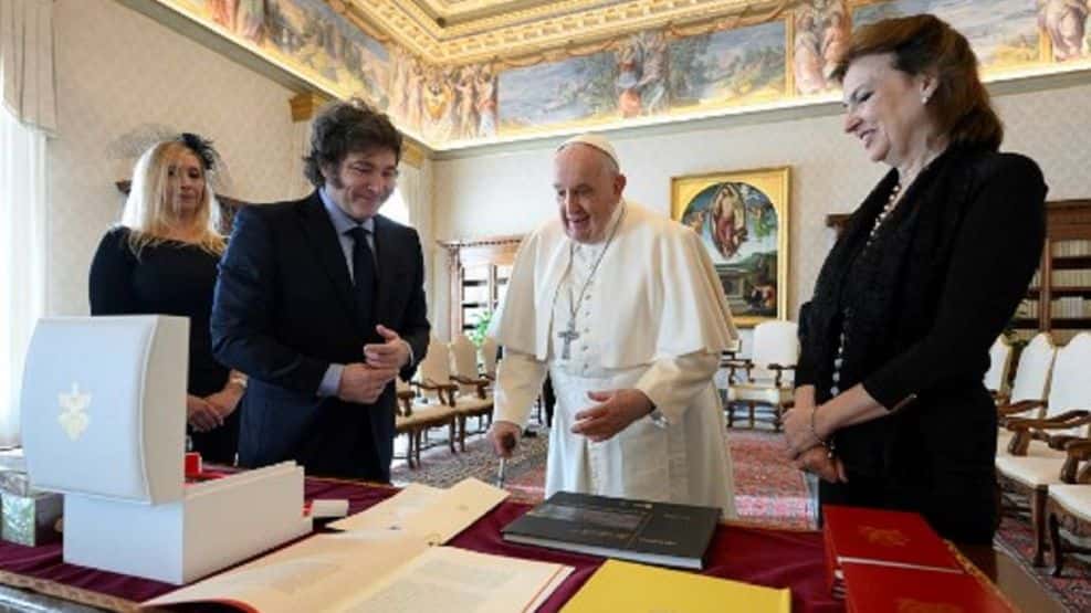 El presidente Javier Milei mantuvo una reunión de más de una hora con el papa Francisco