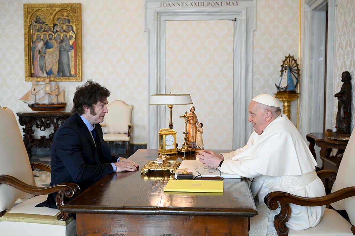 Javier Milei y el papa Francisco estuvieron reunidos más de una hora en el Vaticano: hablaron de la crisis económica