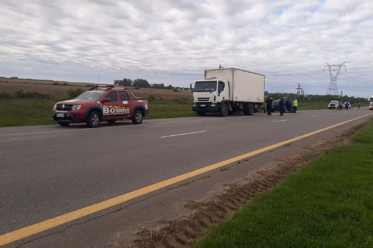 Un camión y una camioneta protagonizaron  accidente sobre la autovía 14