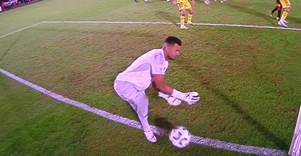 error de Sergio Romero y gol de Javier Correa para Estudiantes ante Boca