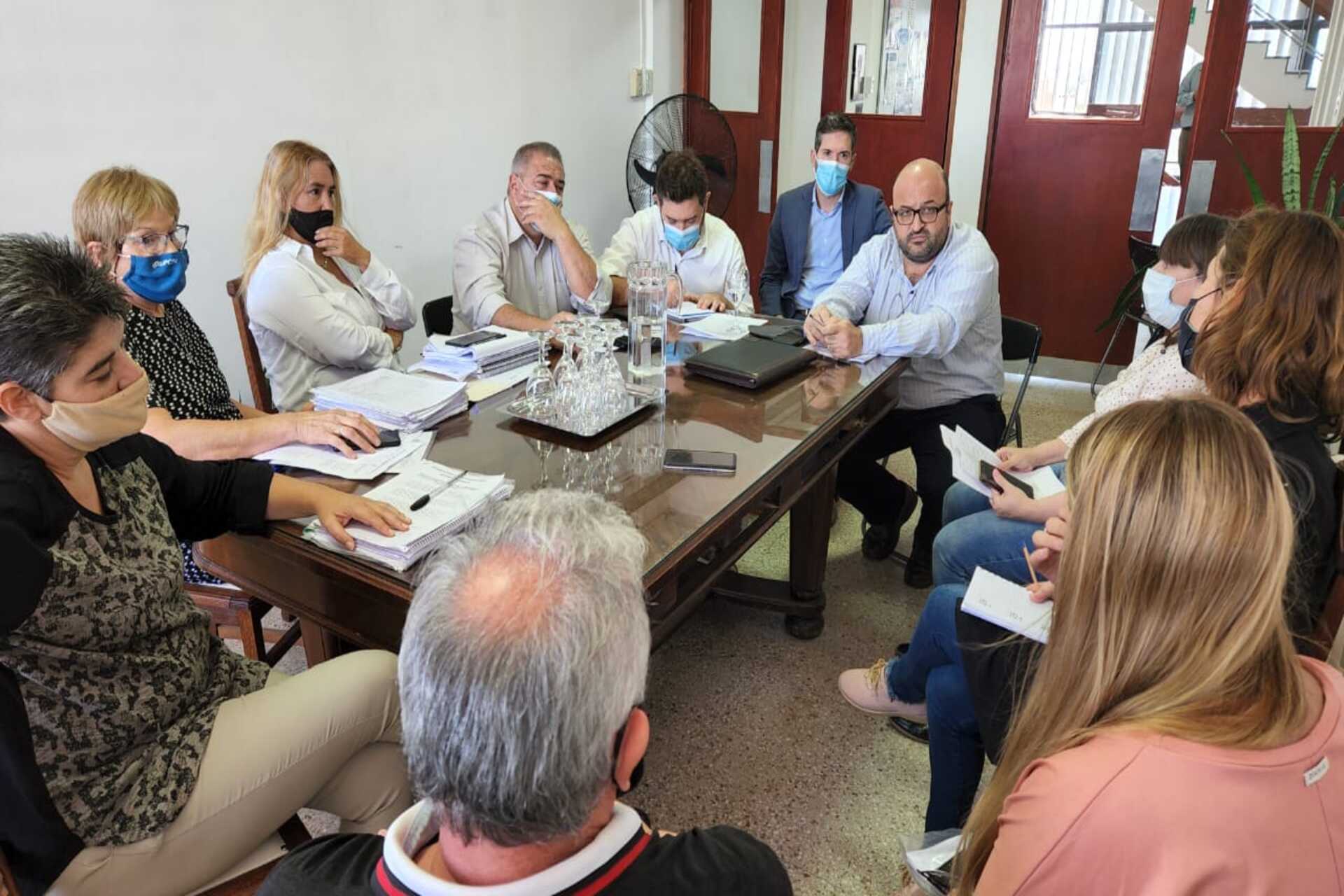 La provincia otorgó estabilidad laboral a más de 1100 auxiliares de educación
