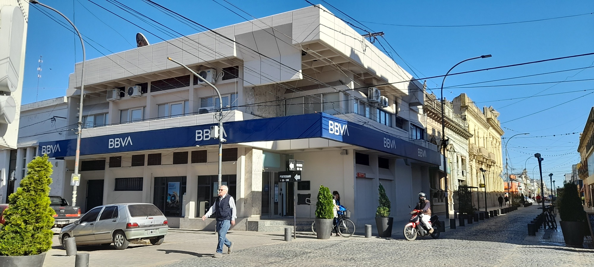 Bancarios acordaron una nueva suba salarial y el sueldo inicial supera los $2,4 millones