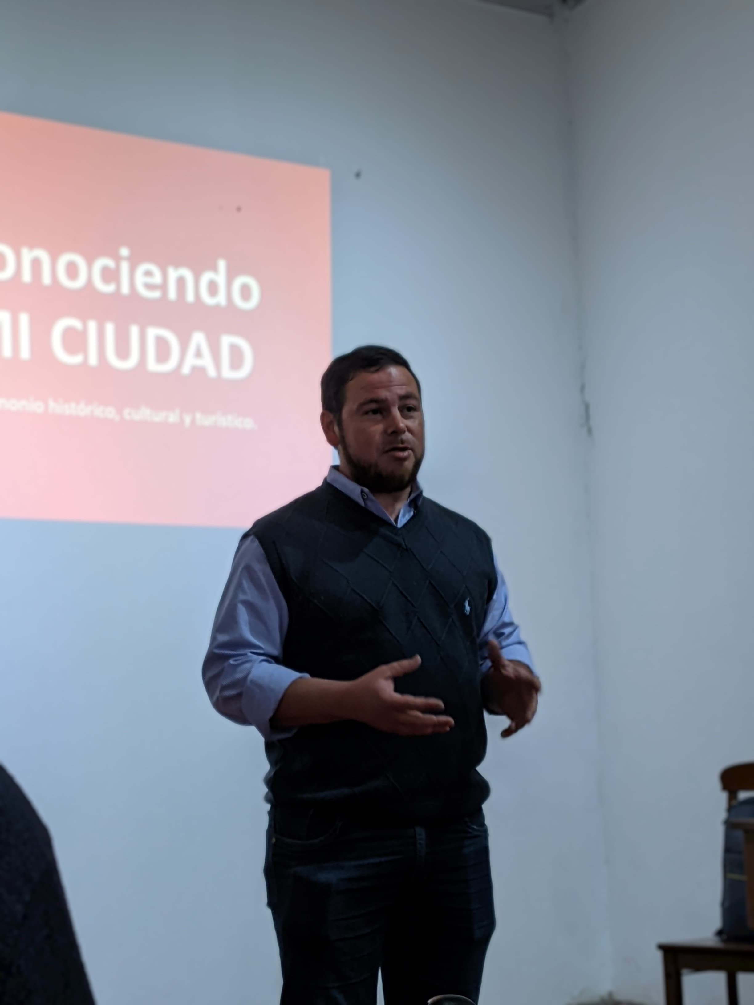 Ignacio Barragán, encargado del aspecto histórico y las charlas guiadas en ciudad de Gualeguay