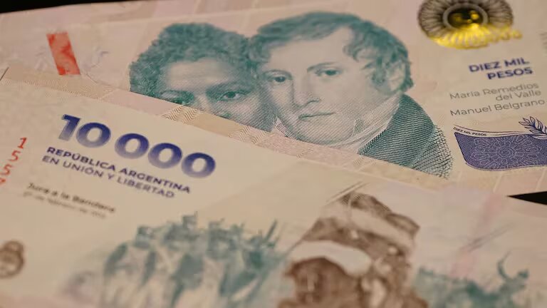El gobierno de Entre Ríos lanzó un programa para que empleados públicos y jubilados refinancien sus deudas al 60% de tasa anual