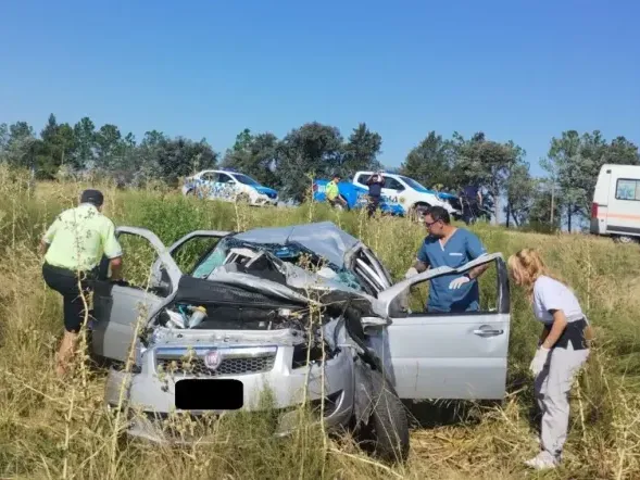 Tres accidentes en menos de dos horas en la Autovía 14: vuelcos por baches y un herido trasladado al hospital