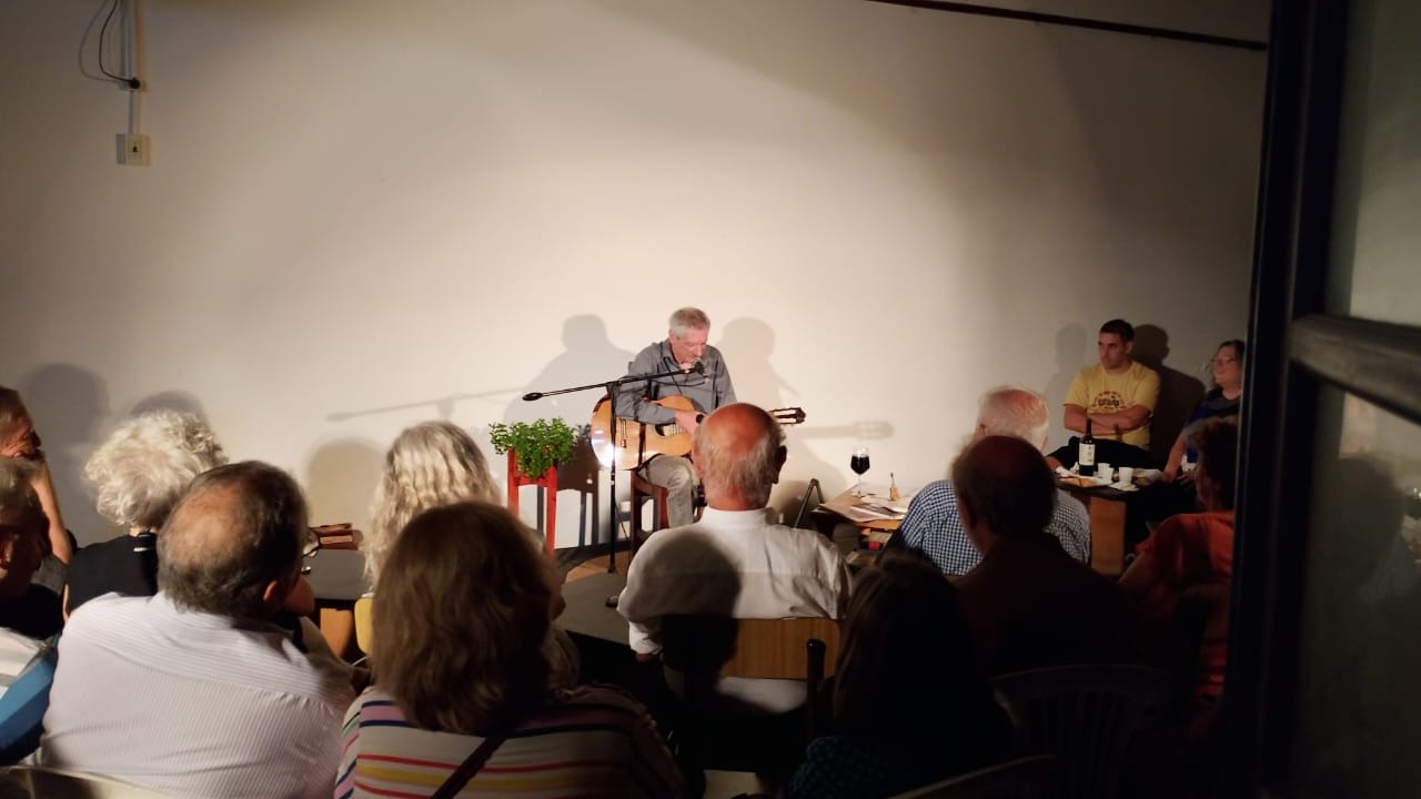 Juan Falú desbordó la Biblioteca y dio cuenta de su dominio de la guitarra y valor artístico