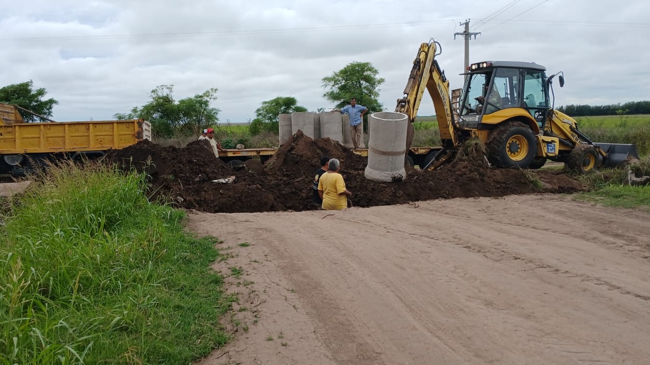 Calderón: reparaciones en el acceso, obras en el salón comunitario y mantenimiento de caminos