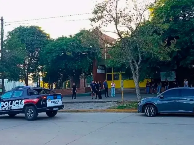 Conmoción en Santa Fe: un alumno entró con una escopeta a una escuela, mató a un compañero e hirió a otros dos