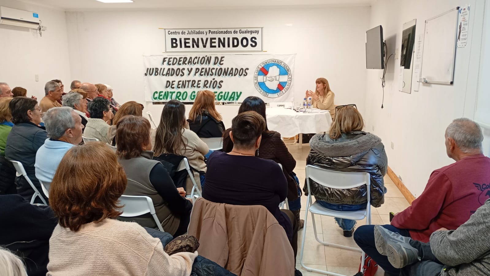 Vallori disertó en el Centro de Jubilados sobre la Reforma: lanzan una campaña de firmas