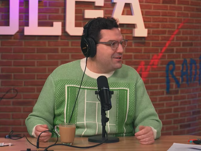 Damián Betular sorprendió contando que colecciona figuritas del Mundial y está a punto de completar el álbum