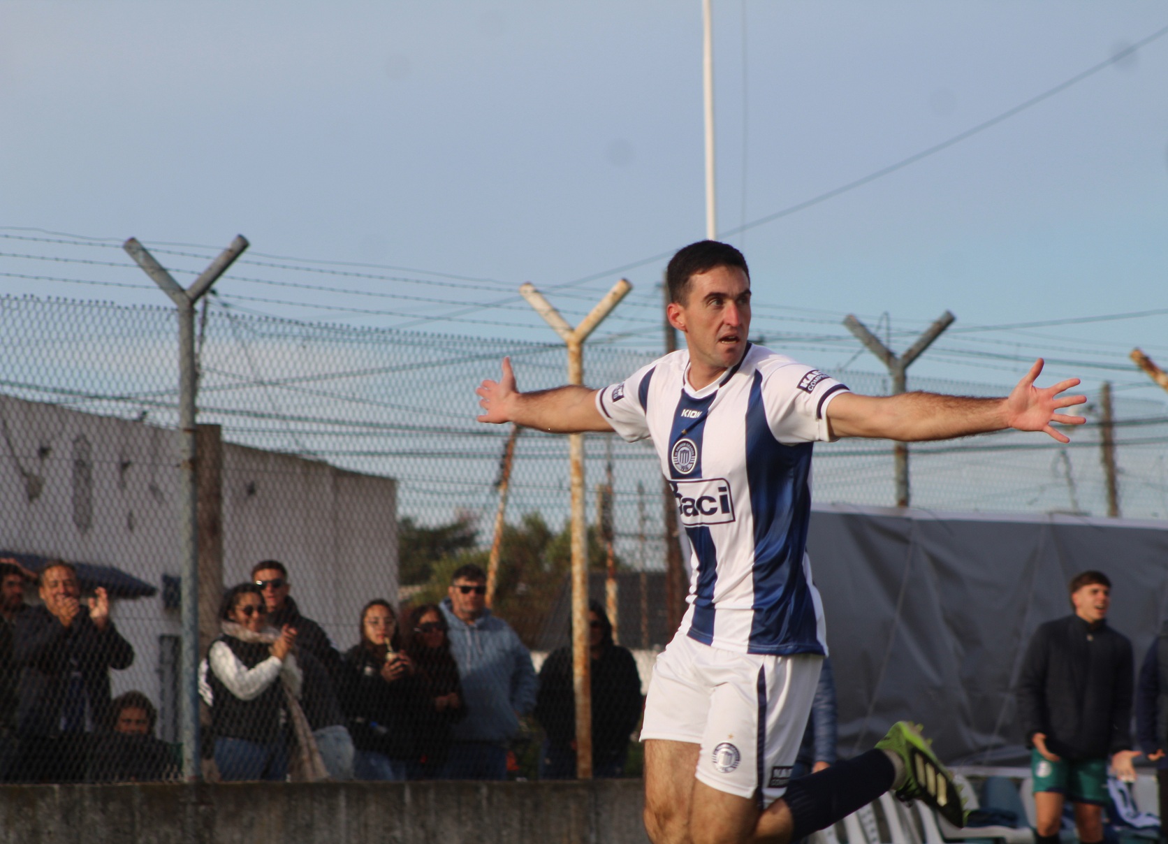 Cuarta fecha con partidos intensos y movimientos en la tabla