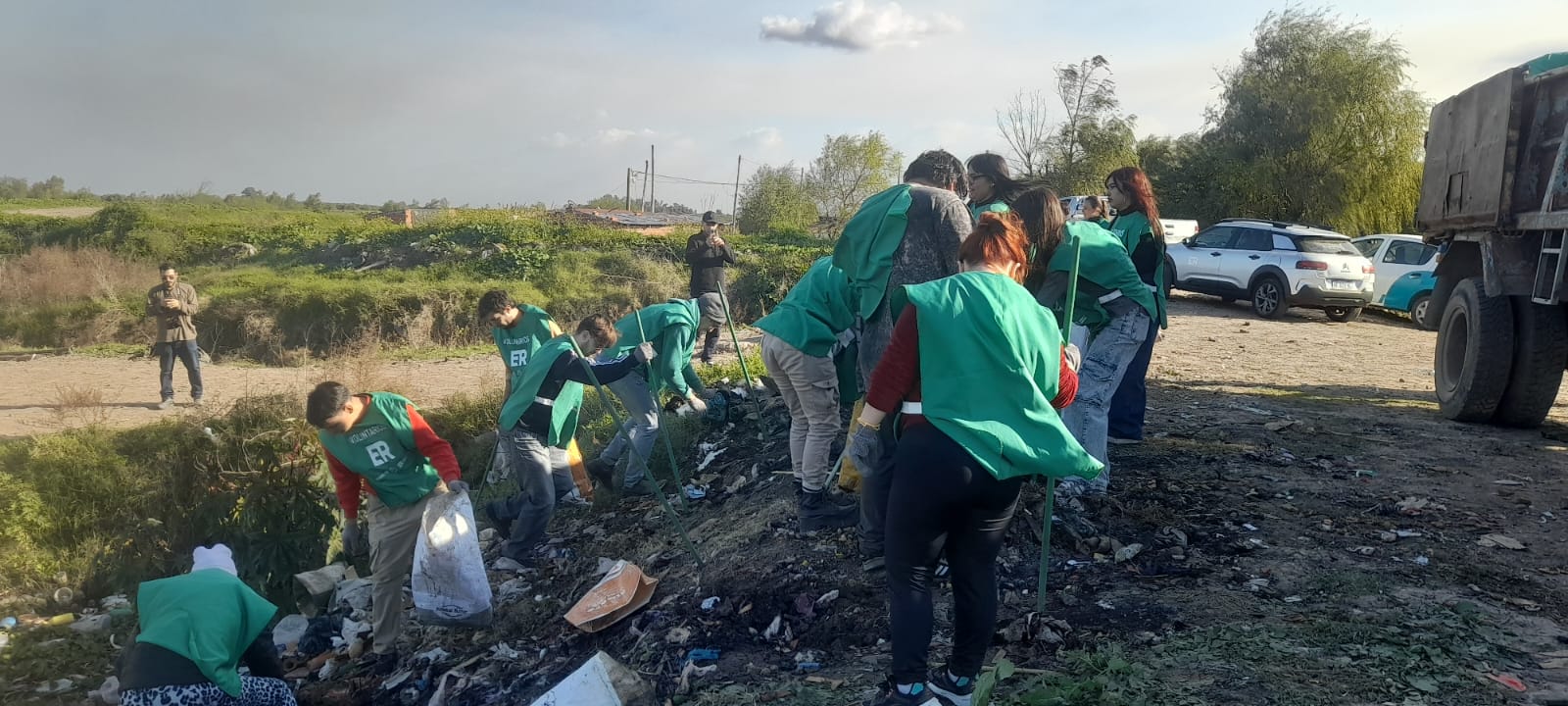 Más de 45 voluntarios participaron de una jornada ambiental en barrio Minuán