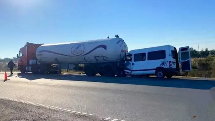 Tragedia en la autopista Rosario-Santa Fe: murió un cantante de cumbia tras chocar contra un camión cisterna