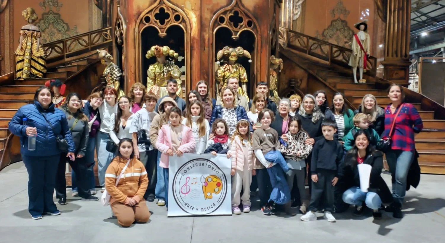 Alumnos y docentes de la institución visitaron el Teatro Colón entre otros lugares plenos de cultura