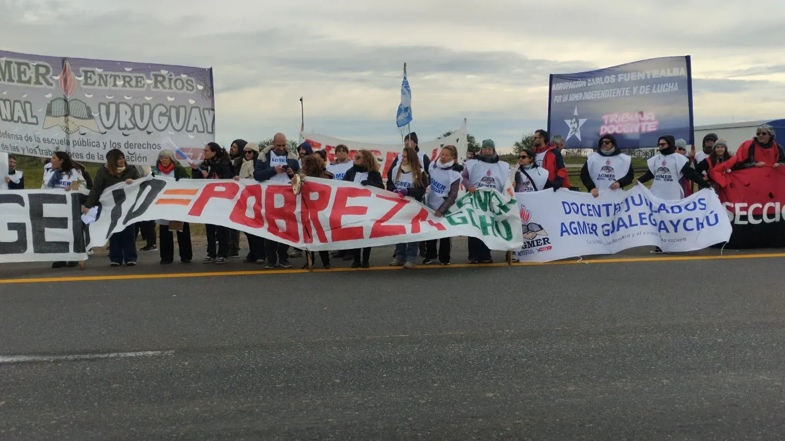 Los gremios volantearon en las rutas contra la reforma previsional y el ajuste salarial