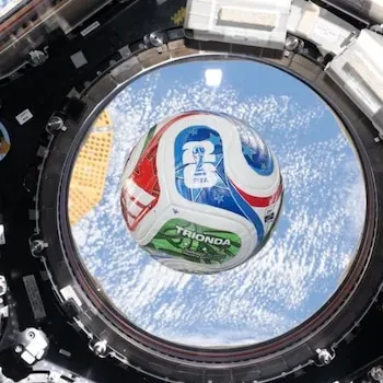 La pelota del Mundial que viajó al espacio: la increíble historia de Trionda