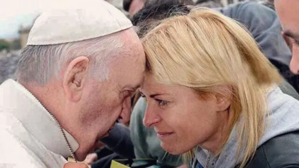 Eugenia Tobal contó la historia detrás de su foto viral con el Papa Francisco: Yo estaba rota
