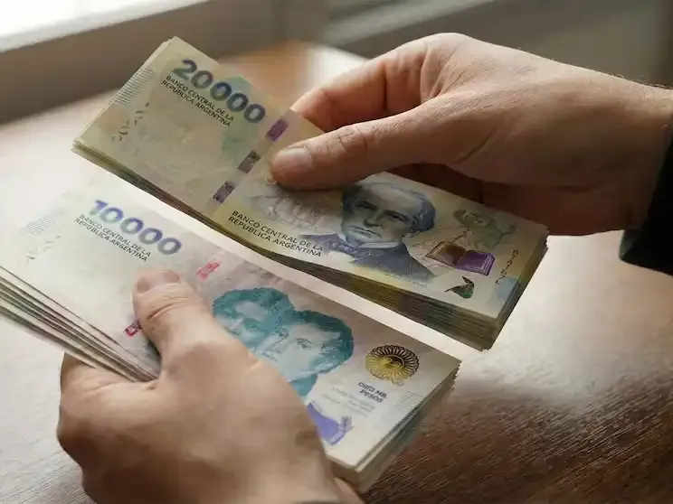 El salario mínimo cayó 39% desde fines de 2023 y hoy vale menos que en 2001
