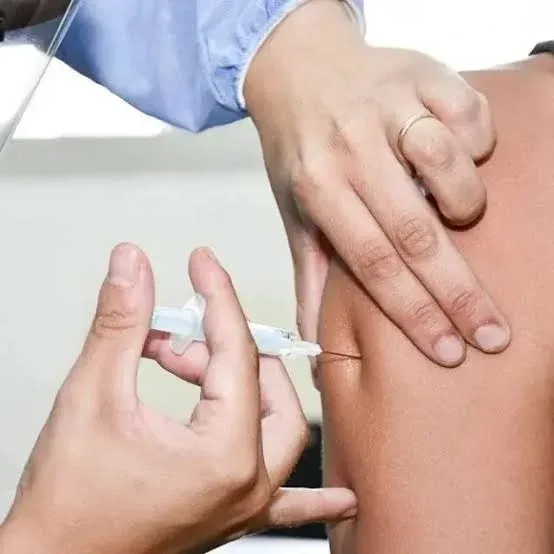 Salud insta a vacunarse ante el aumento de casos de gripe: el 40% de los grupos de riesgo sigue sin cobertura