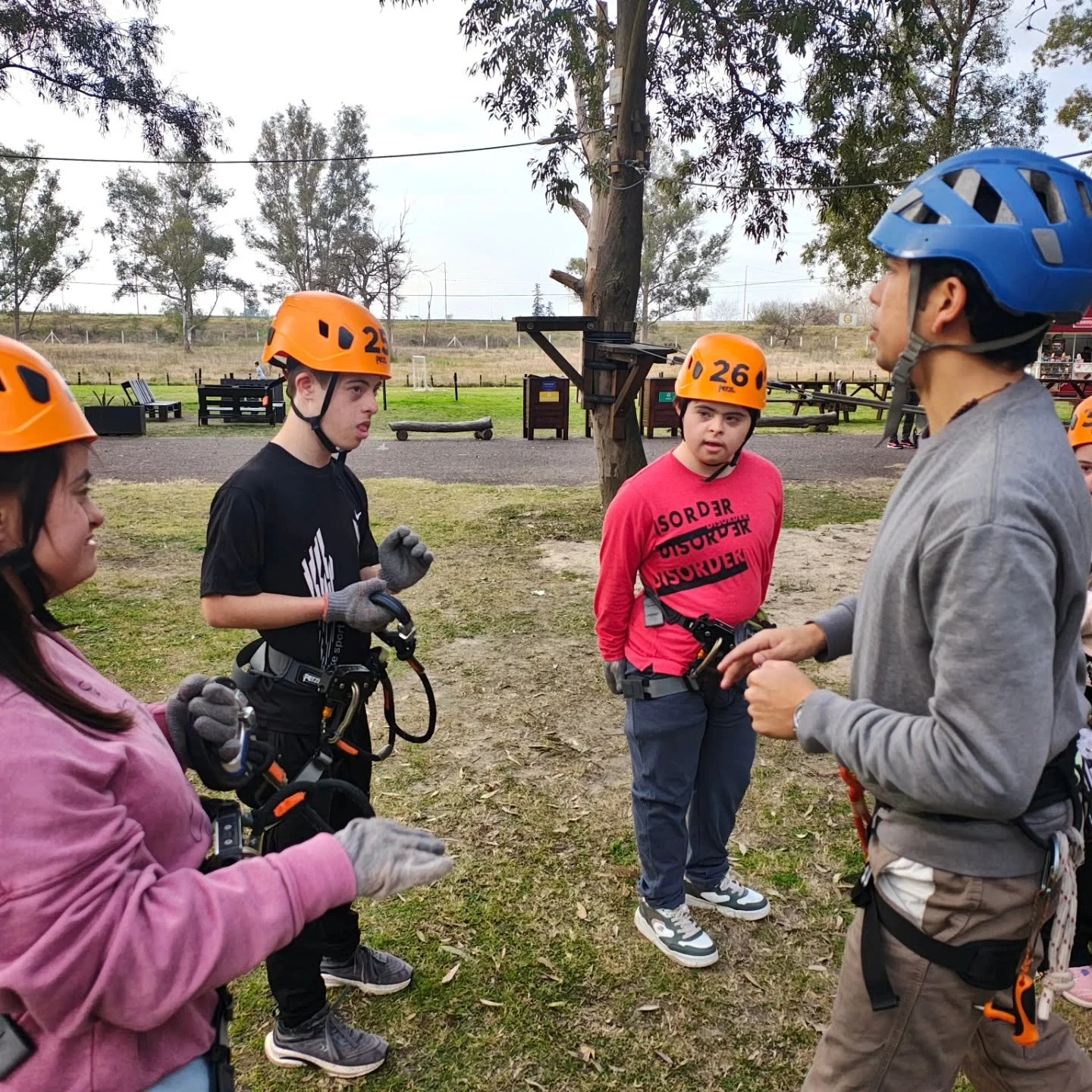 Los chicos de la Asociación Incluir T21 disfrutaron de una jornada de inclusión en el Parque Aéreo Los Minuanes